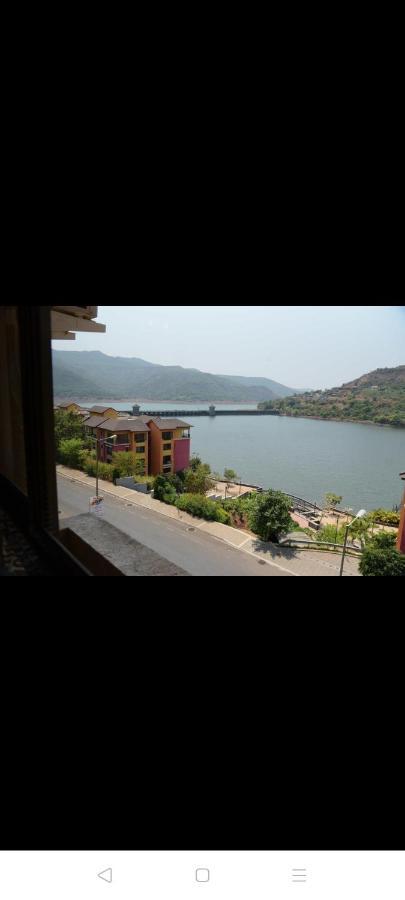 2BHK Lake View Apartment Lavasa Buitenkant foto