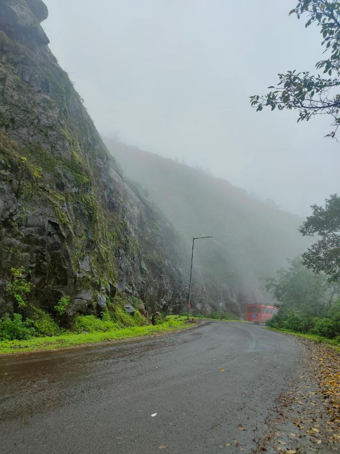 2BHK Lake View Apartment Lavasa Buitenkant foto